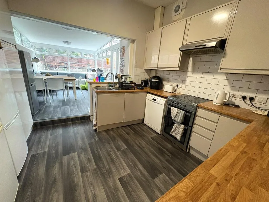 8 bedroom house for rent