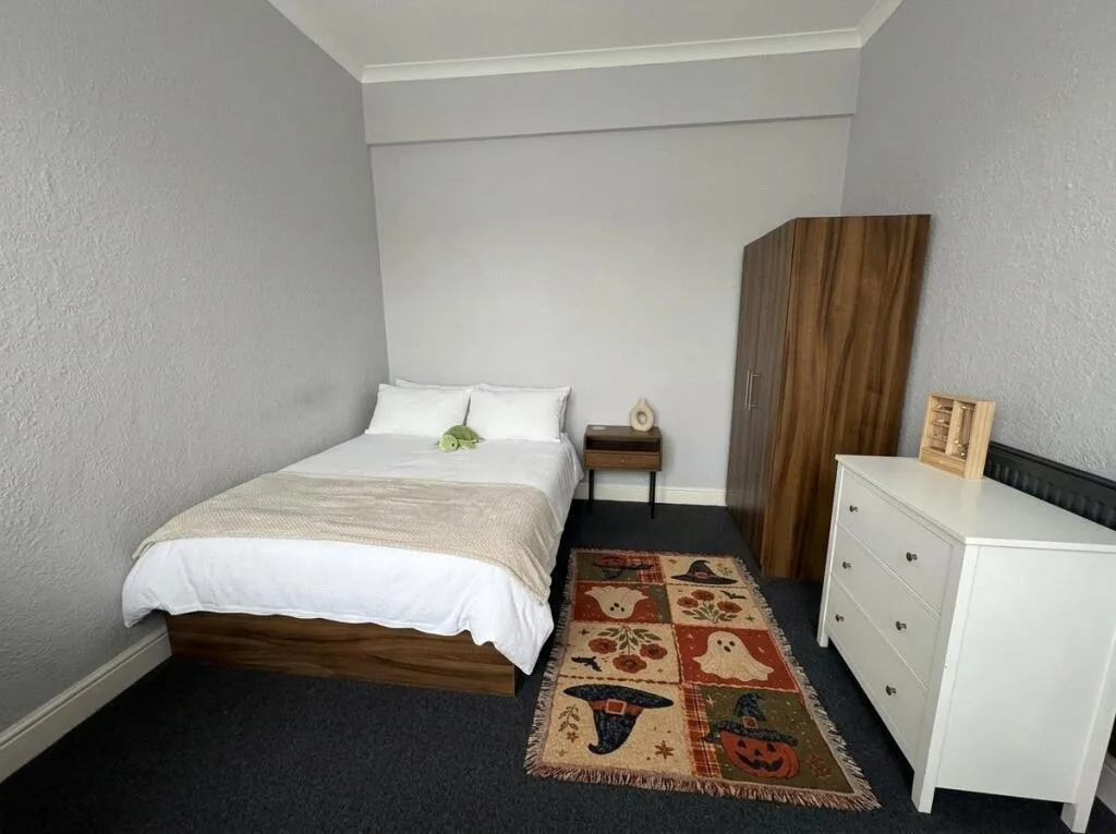 8 bedroom house for rent