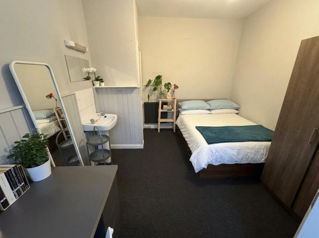 8 bedroom house for rent