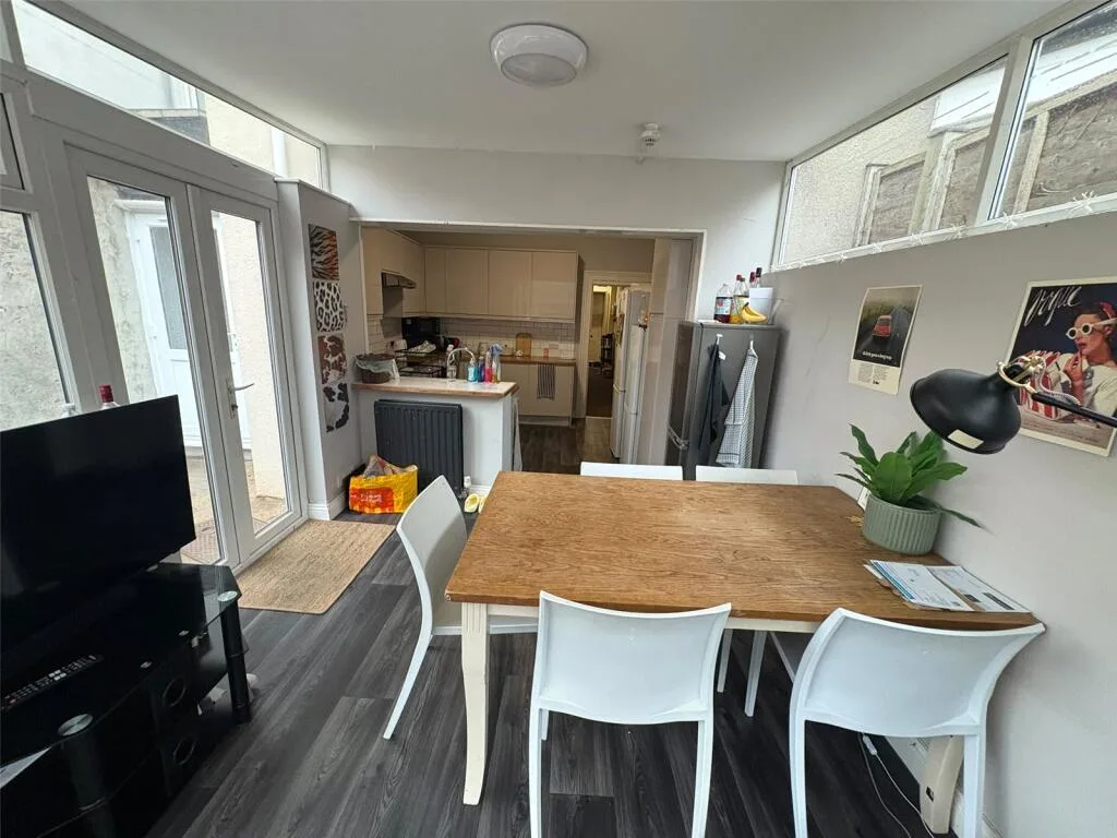 8 bedroom house for rent