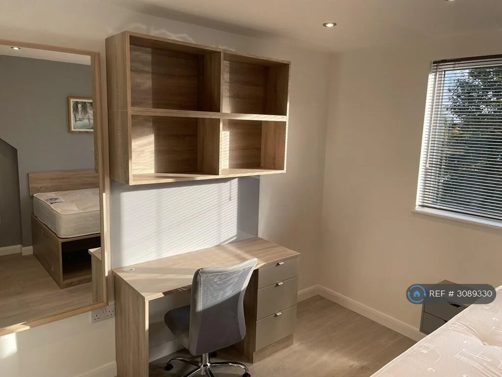 7 bedroom detached house for rent
