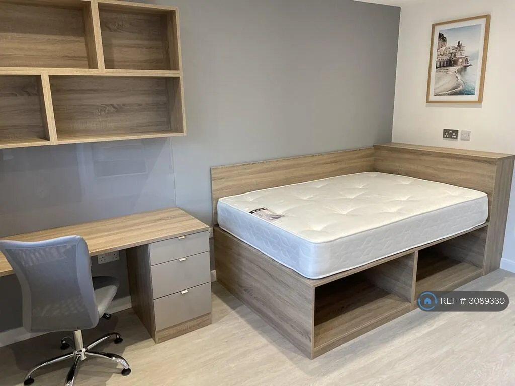7 bedroom detached house for rent