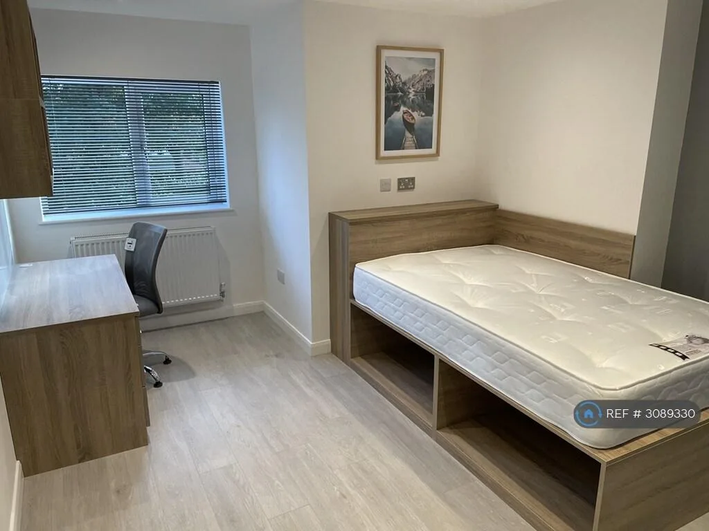 7 bedroom detached house for rent