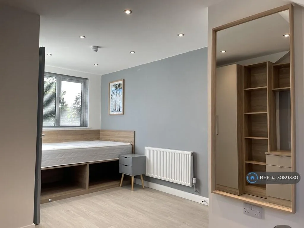 7 bedroom detached house for rent