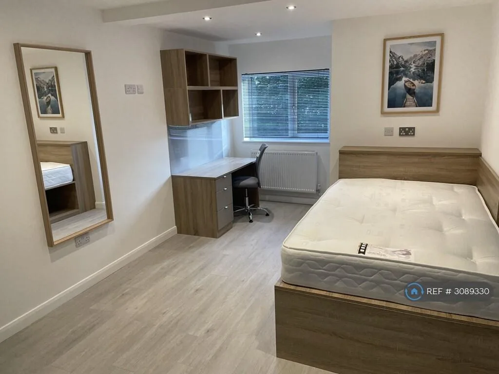 7 bedroom detached house for rent