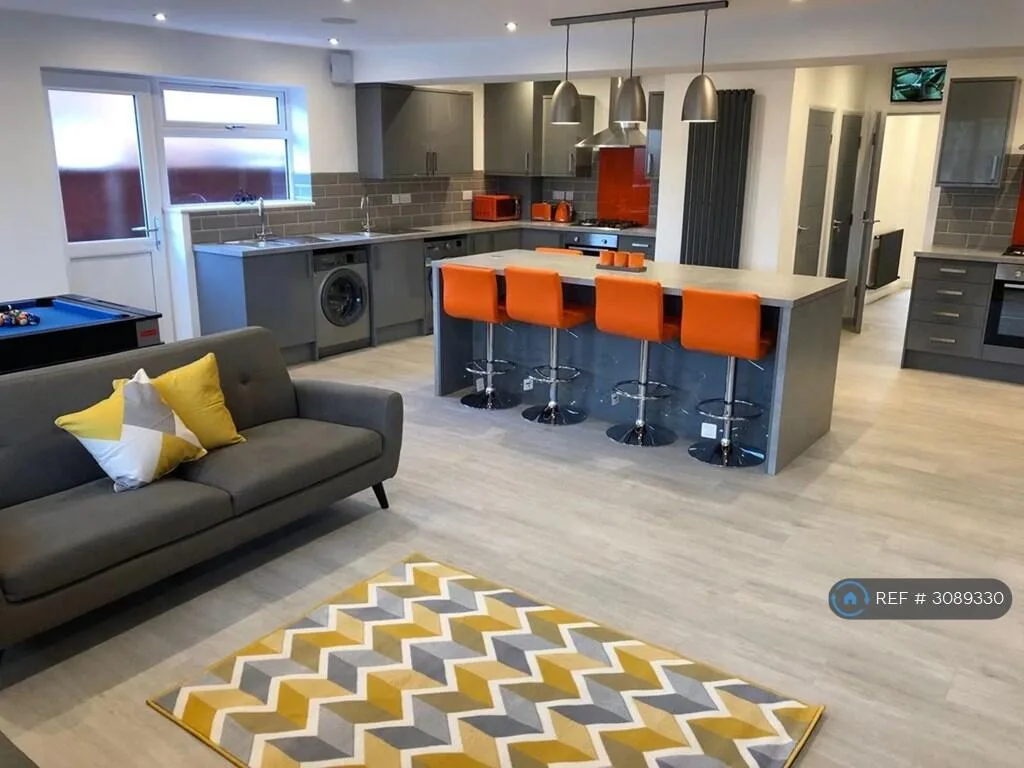 7 bedroom detached house for rent