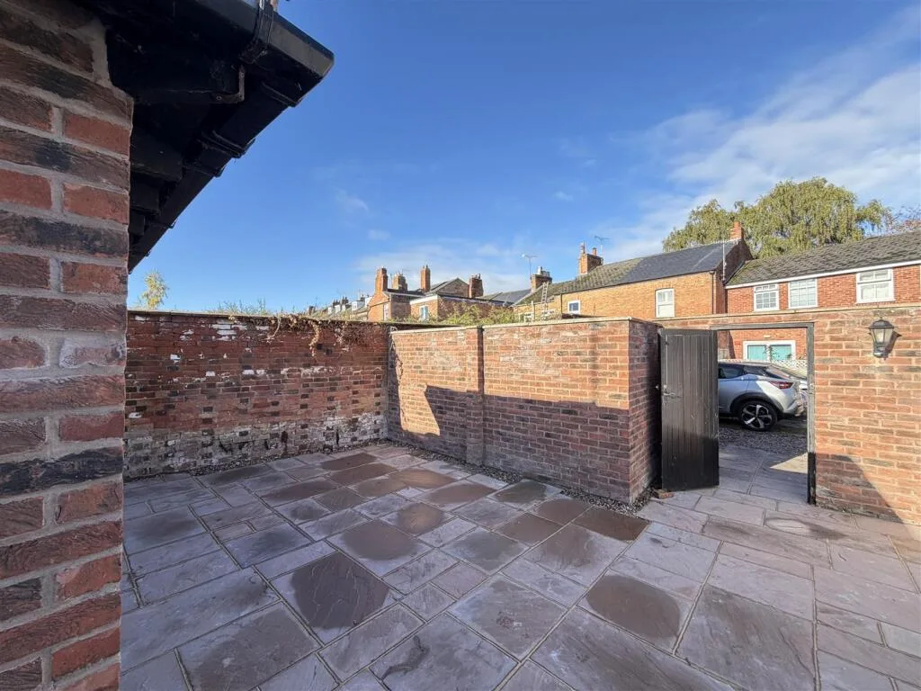 1 bedroom detached bungalow for rent
