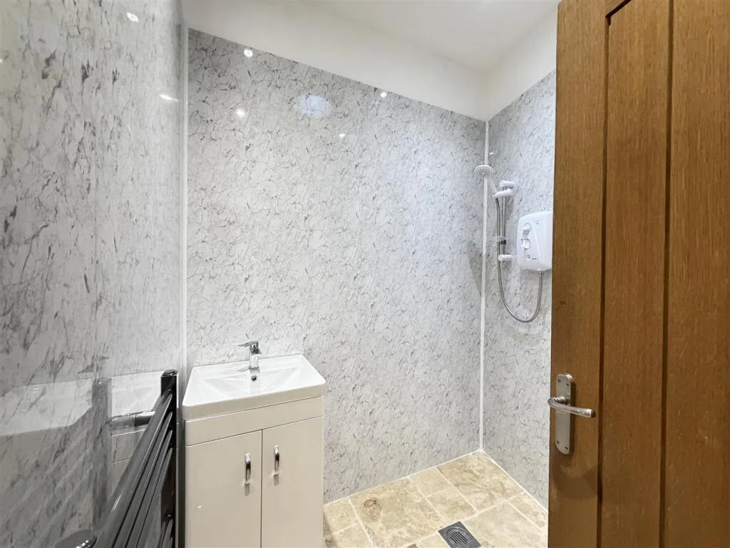 1 bedroom detached bungalow for rent