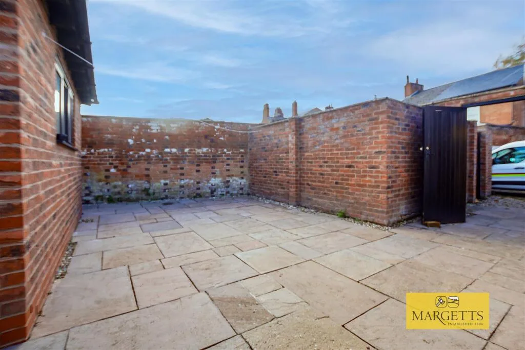 1 bedroom detached bungalow for rent