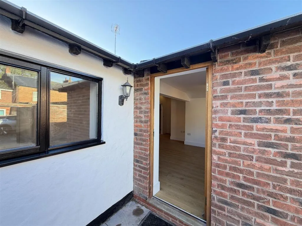 1 bedroom detached bungalow for rent