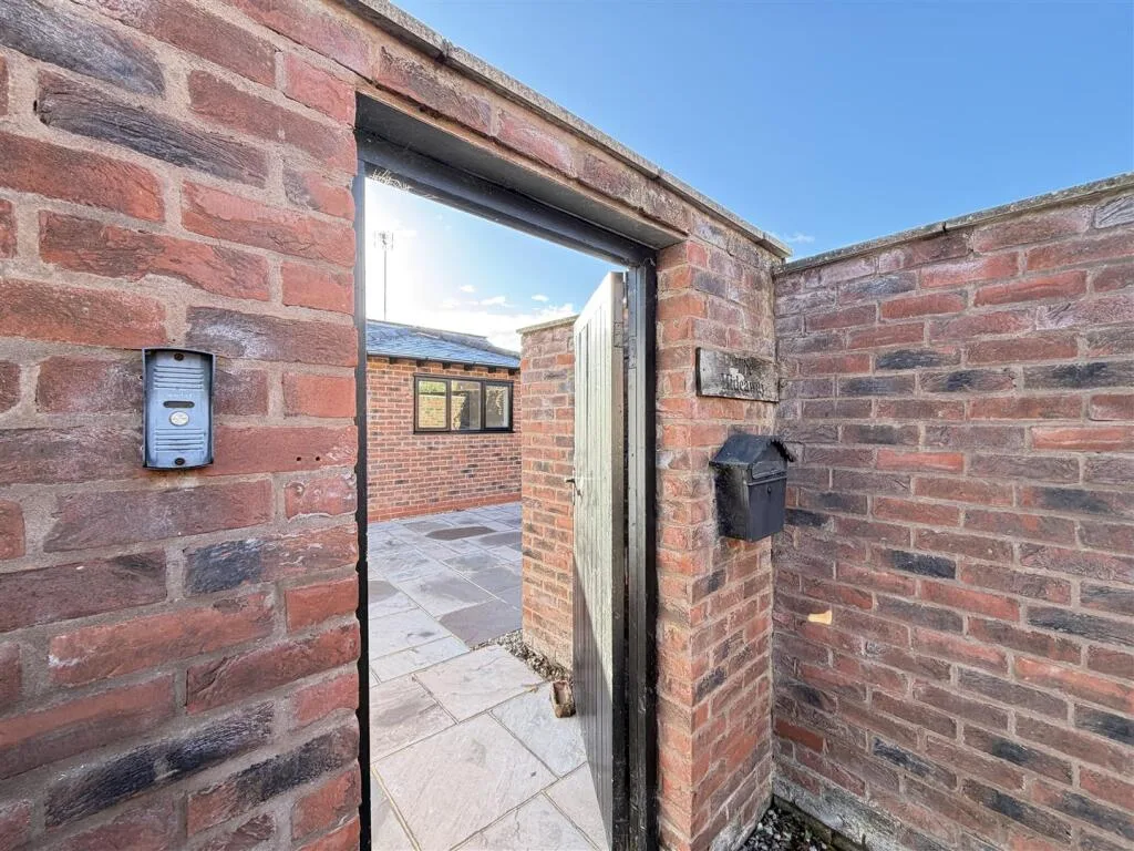 1 bedroom detached bungalow for rent