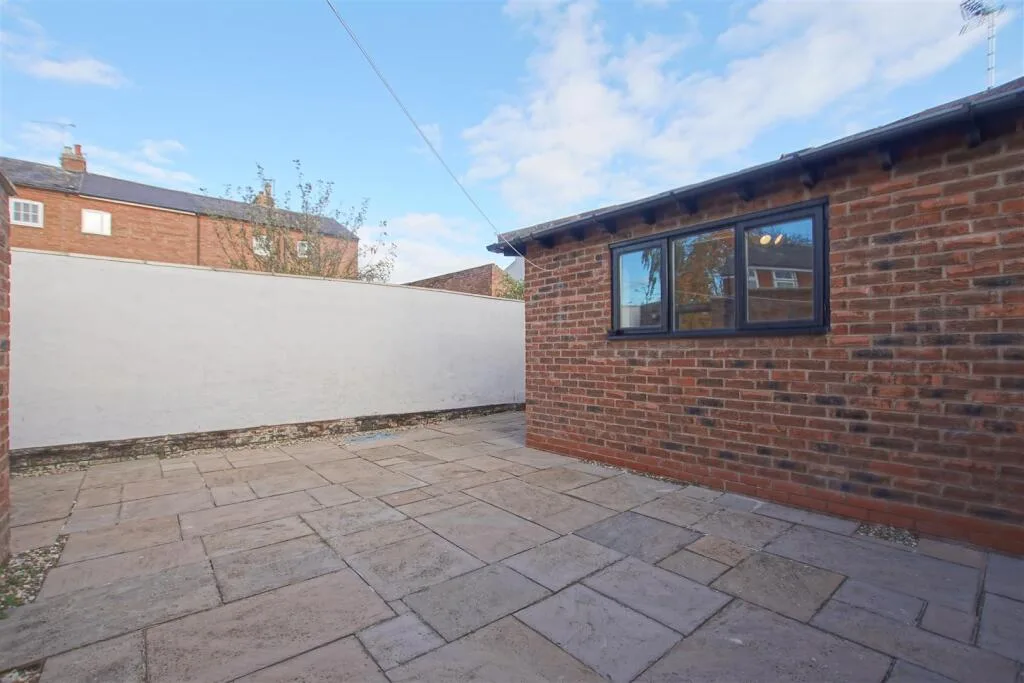 1 bedroom detached bungalow for rent