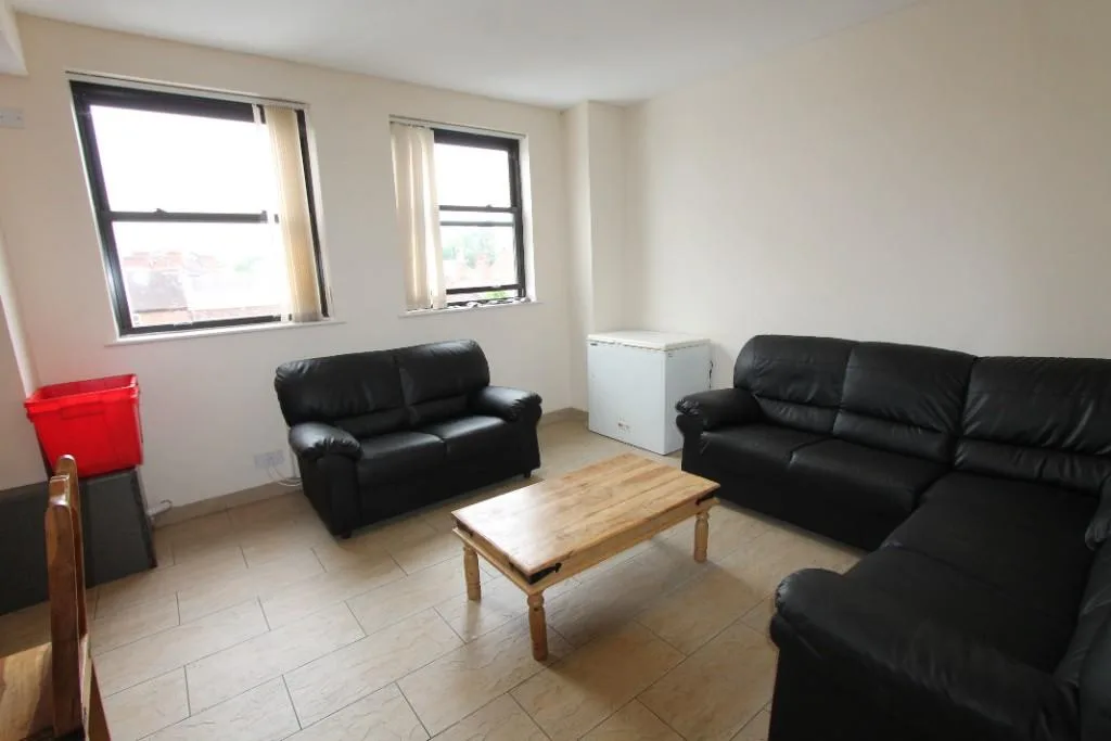 6 bedroom apartment for rent