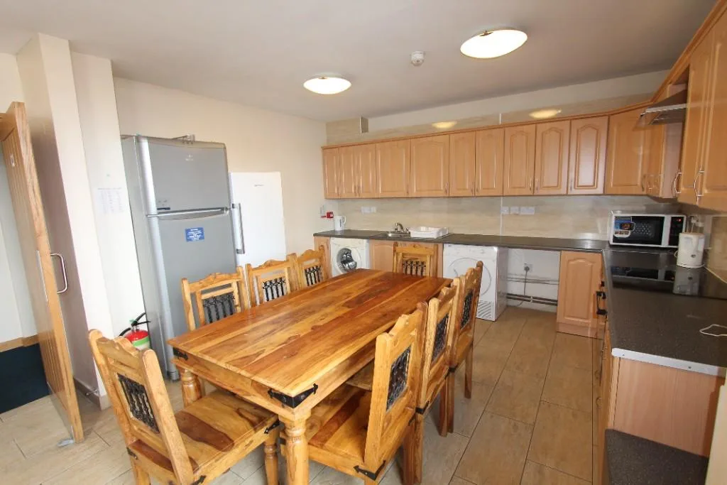 6 bedroom apartment for rent