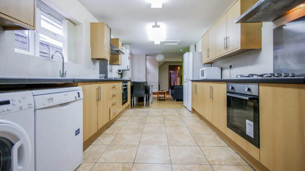 6 bedroom terraced house for rent