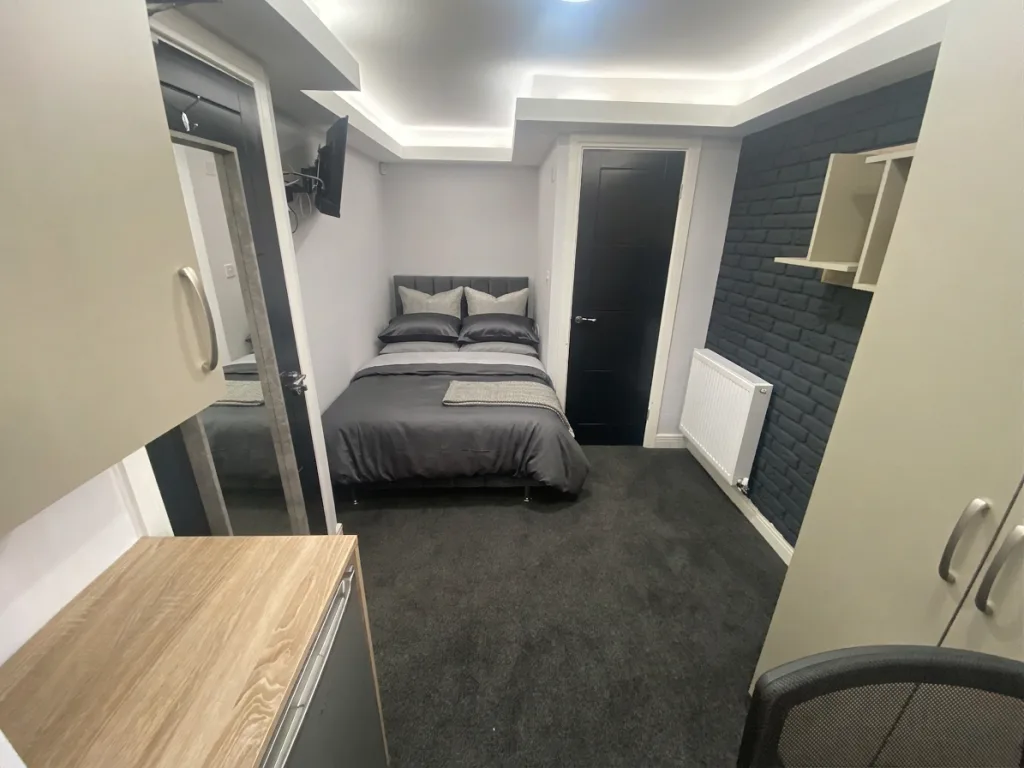 6 bedroom house for rent
