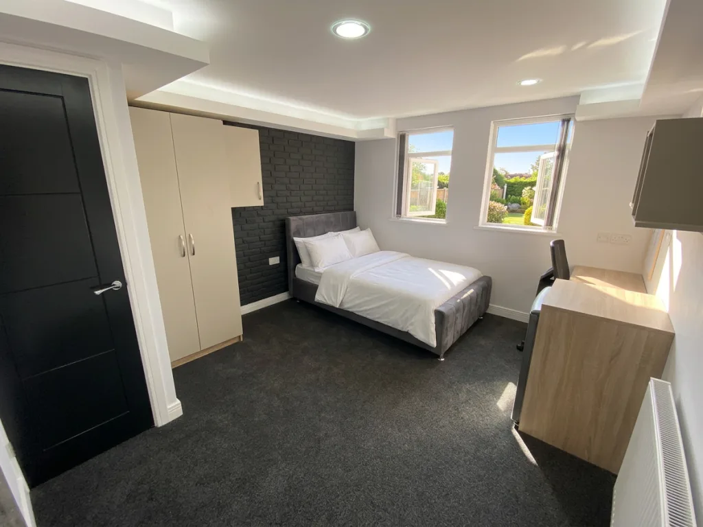 6 bedroom house for rent