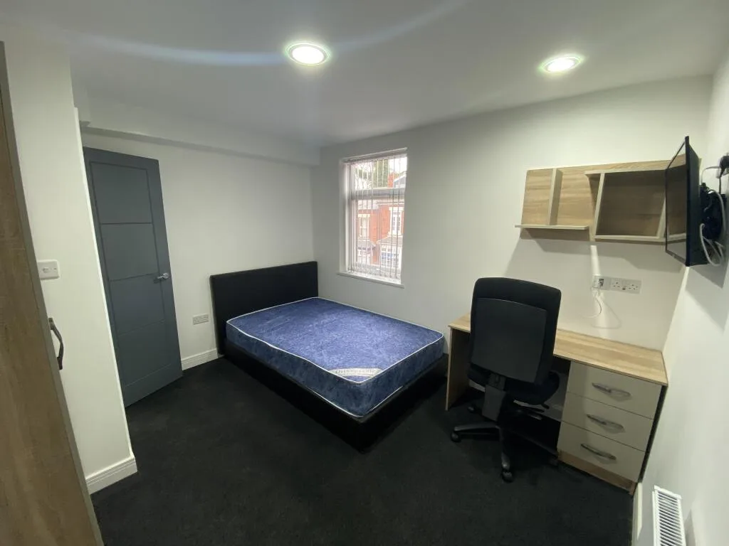 6 bedroom house for rent