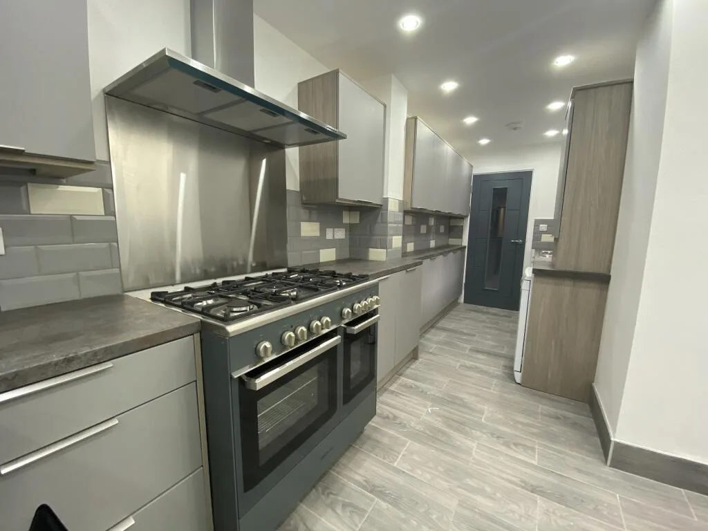 6 bedroom house for rent