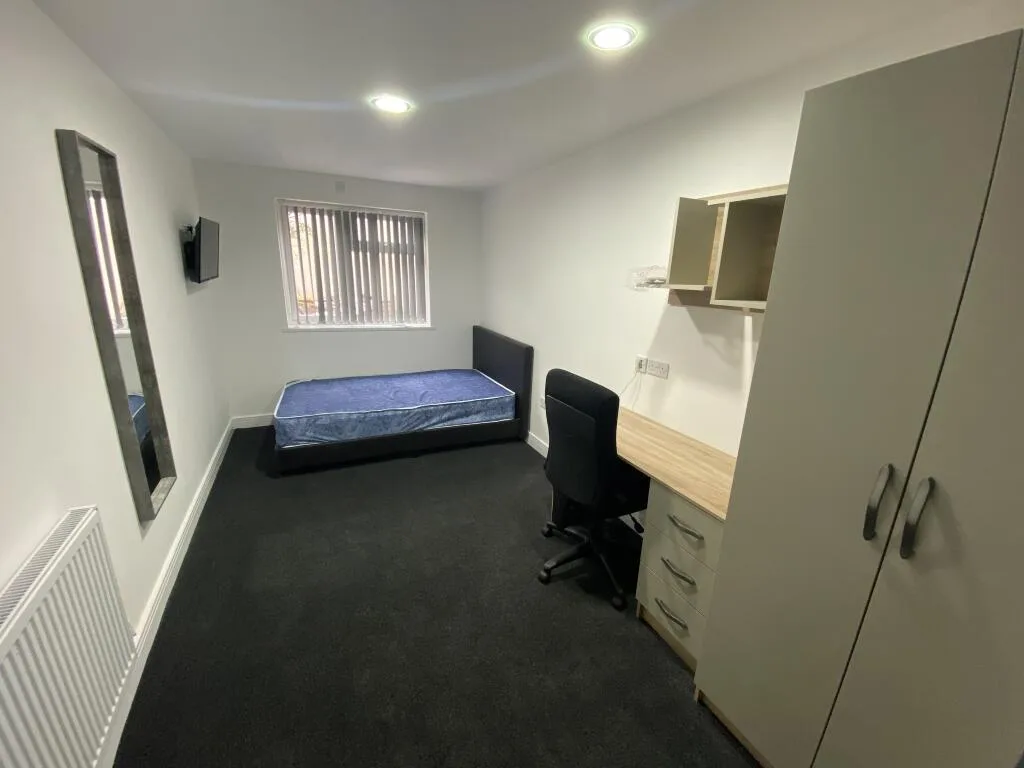 6 bedroom house for rent