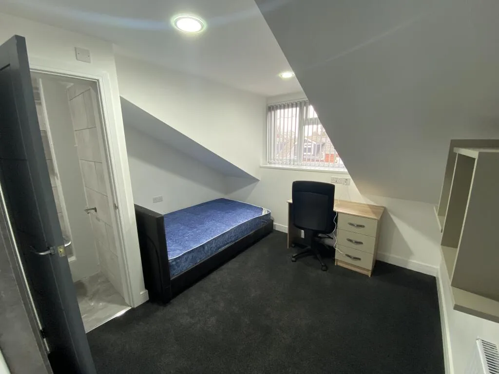 6 bedroom house for rent