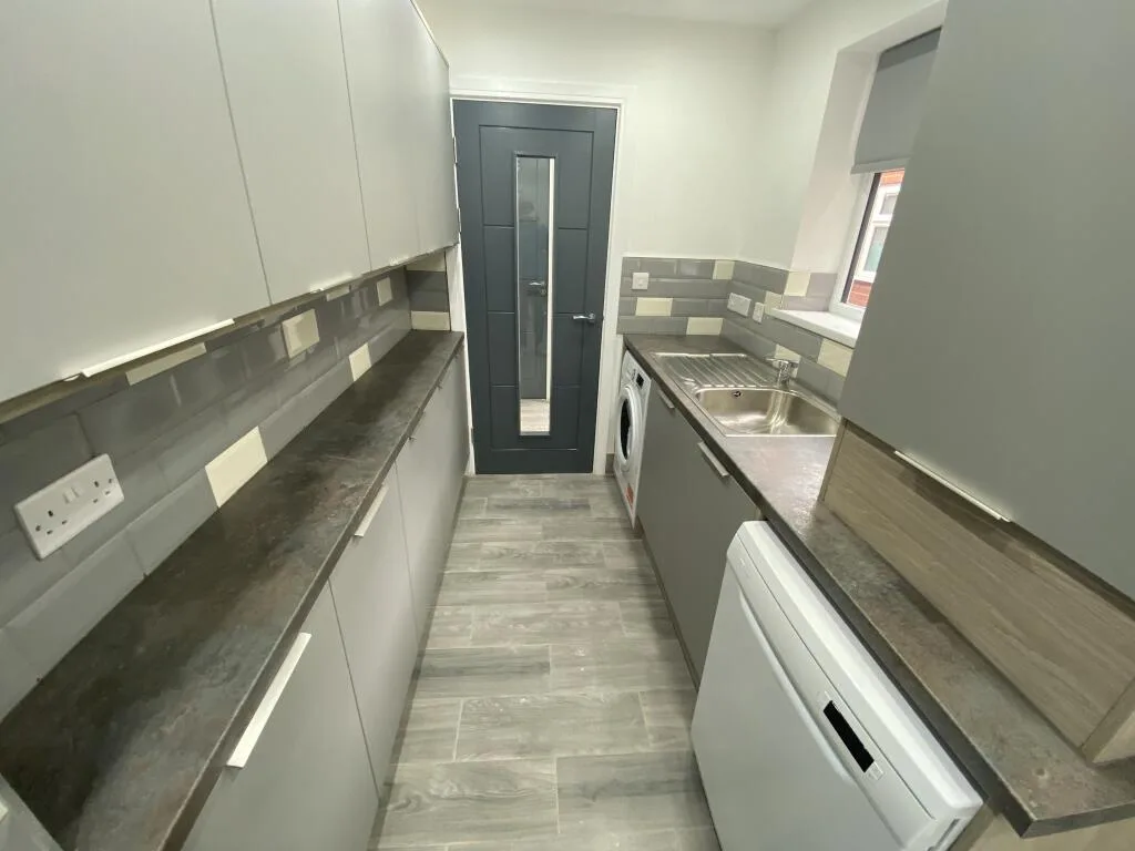 6 bedroom house for rent