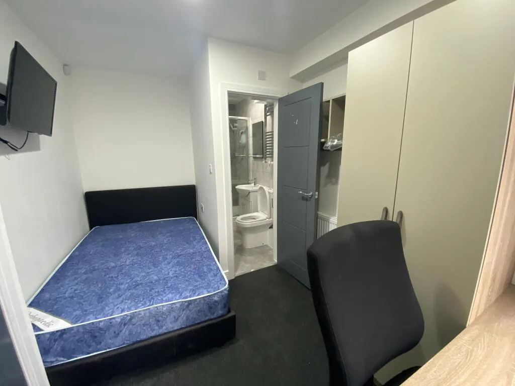 6 bedroom house for rent