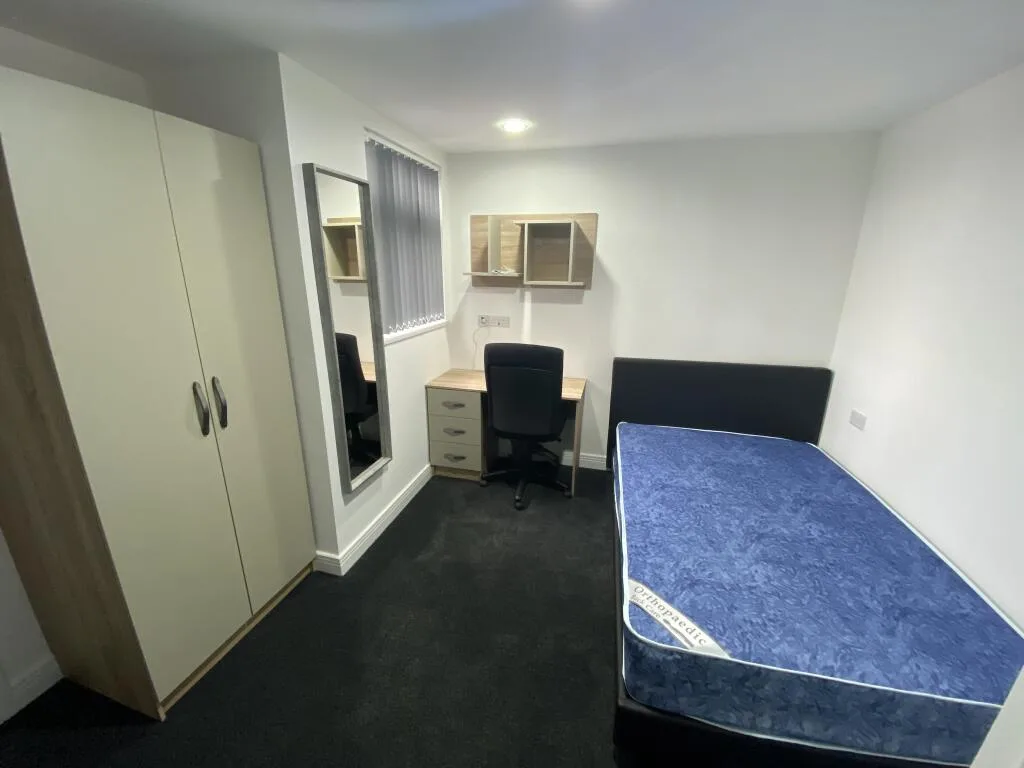 6 bedroom house for rent