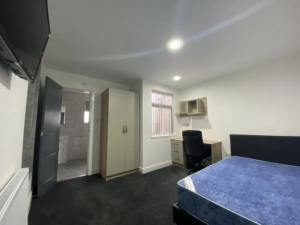6 bedroom house for rent