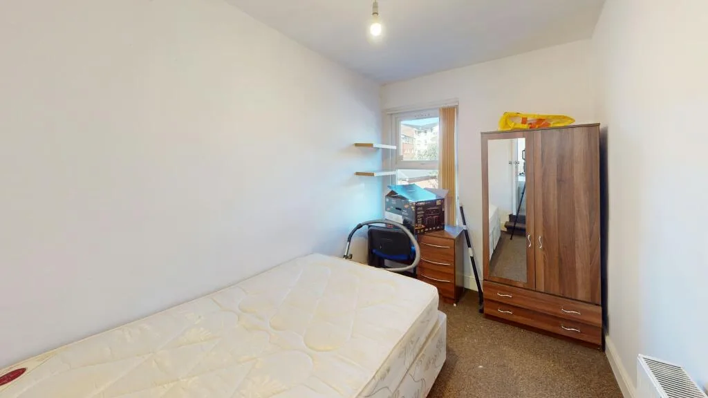 5 bedroom flat for rent