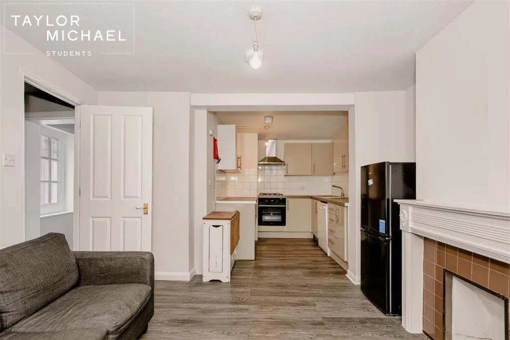5 bedroom terraced house for rent