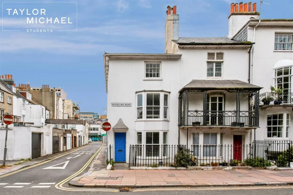 5 bedroom terraced house for rent
