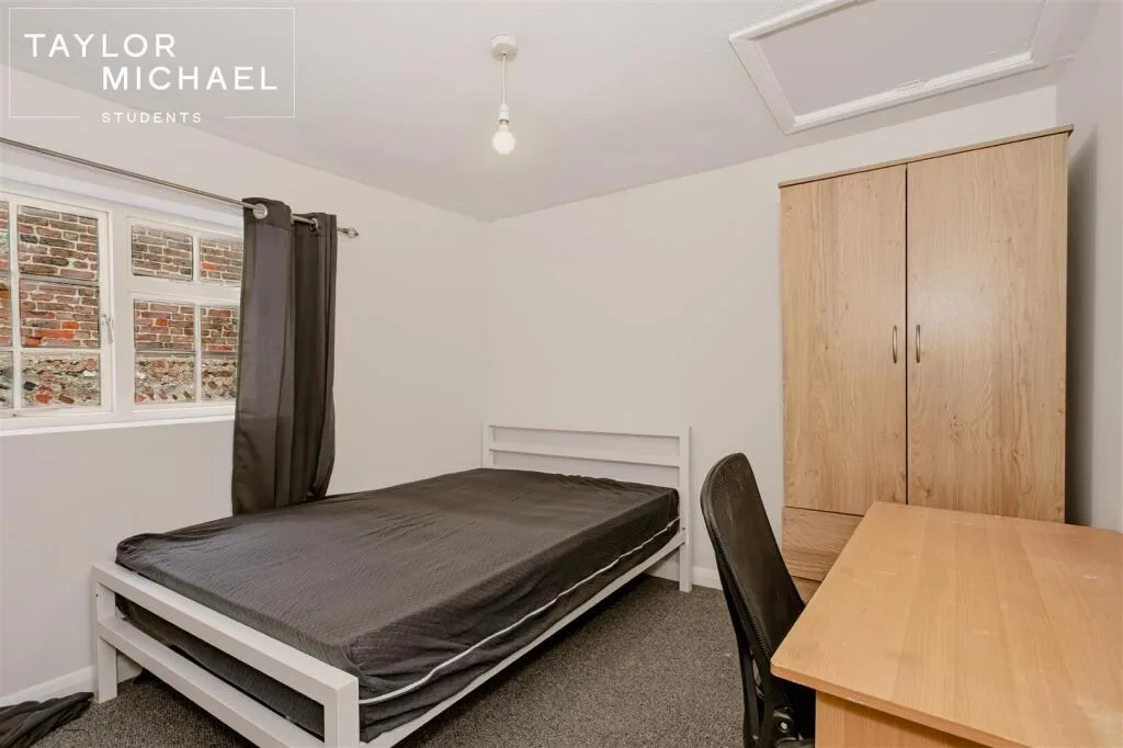 5 bedroom terraced house for rent