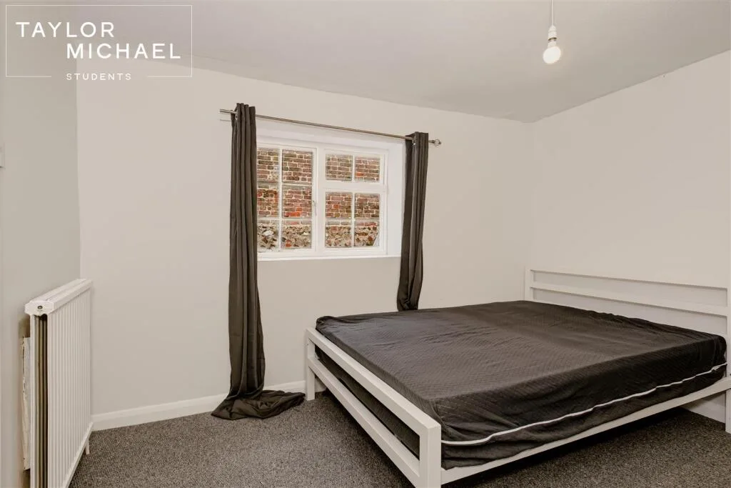 5 bedroom terraced house for rent