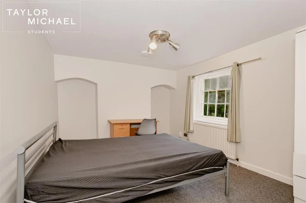 5 bedroom terraced house for rent