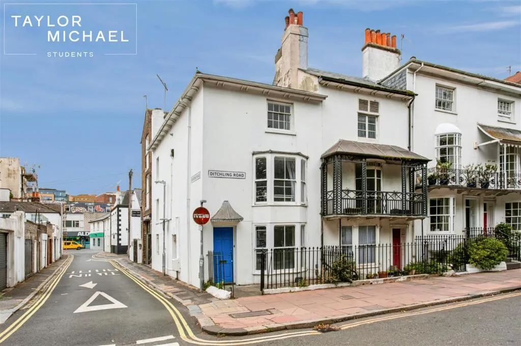 5 bedroom terraced house for rent
