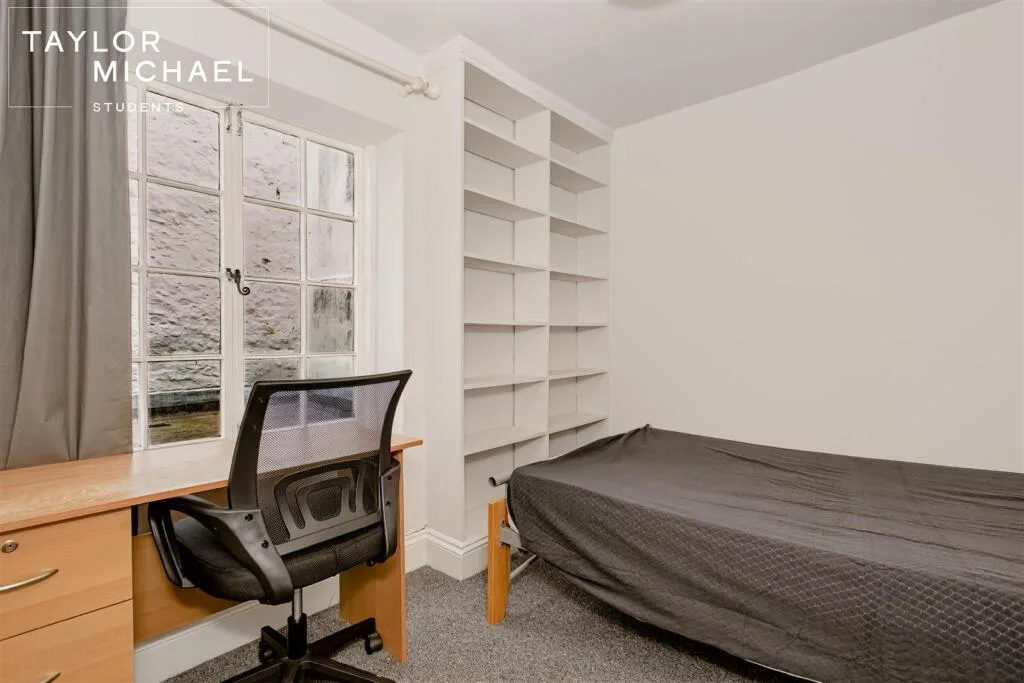 5 bedroom terraced house for rent