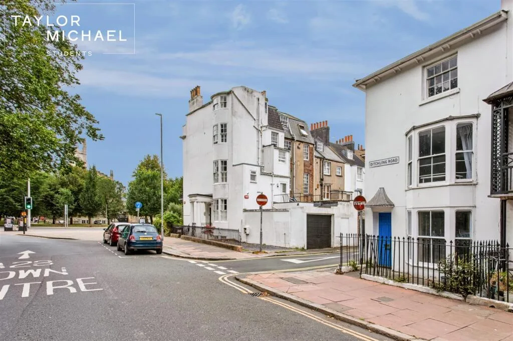 5 bedroom terraced house for rent