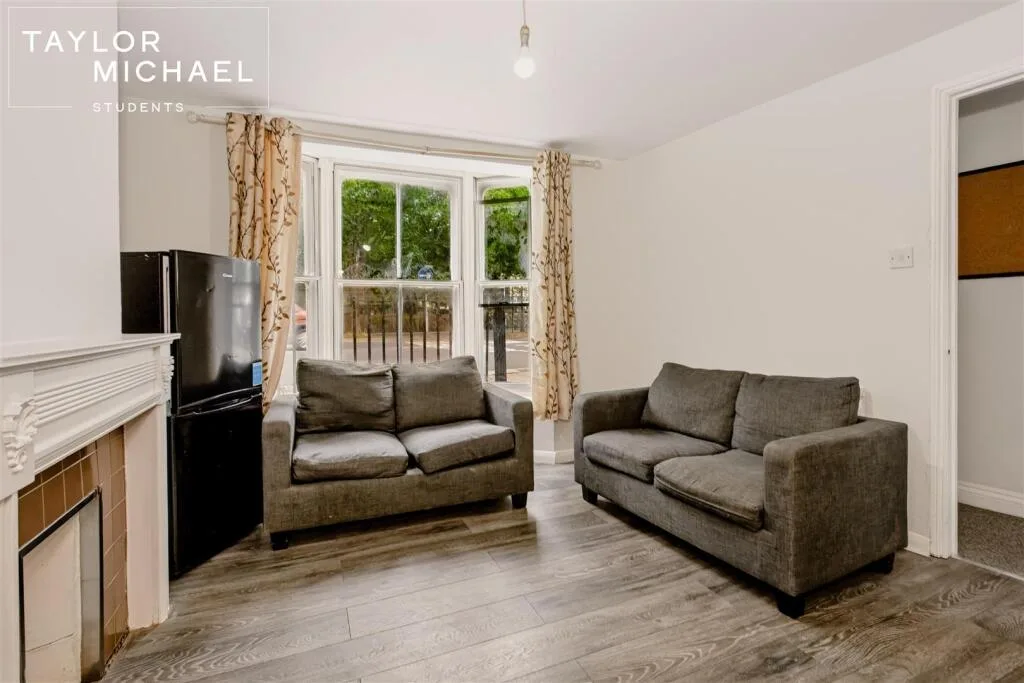 5 bedroom terraced house for rent