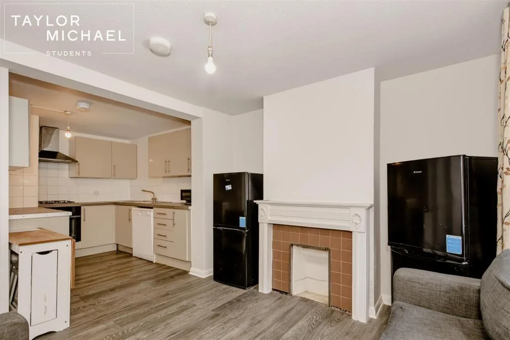 5 bedroom terraced house for rent