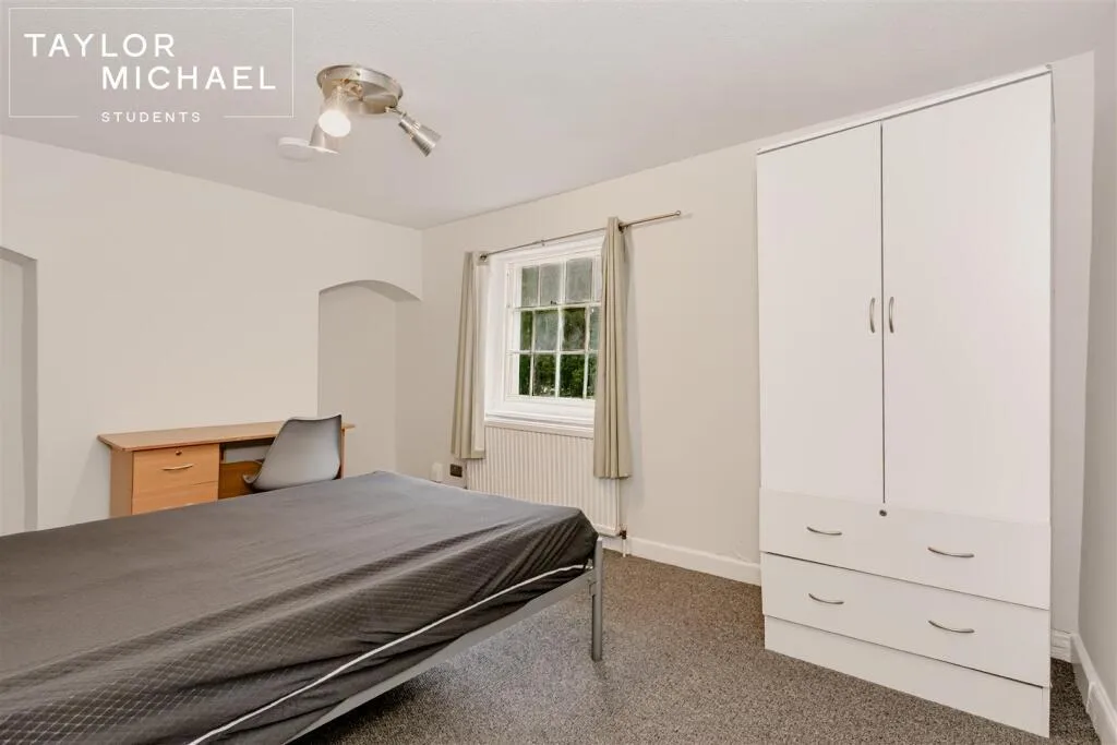 5 bedroom terraced house for rent