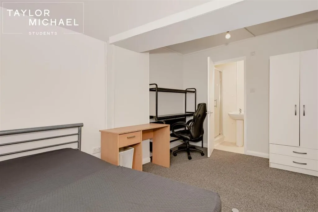 5 bedroom terraced house for rent