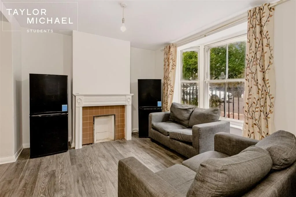 5 bedroom terraced house for rent