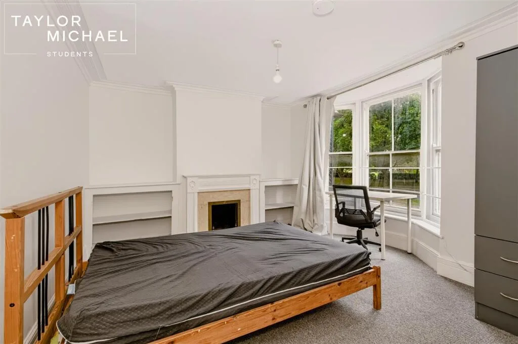 5 bedroom terraced house for rent