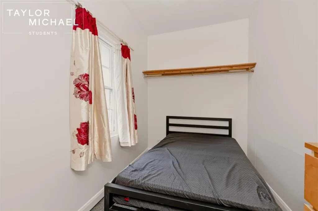 5 bedroom terraced house for rent