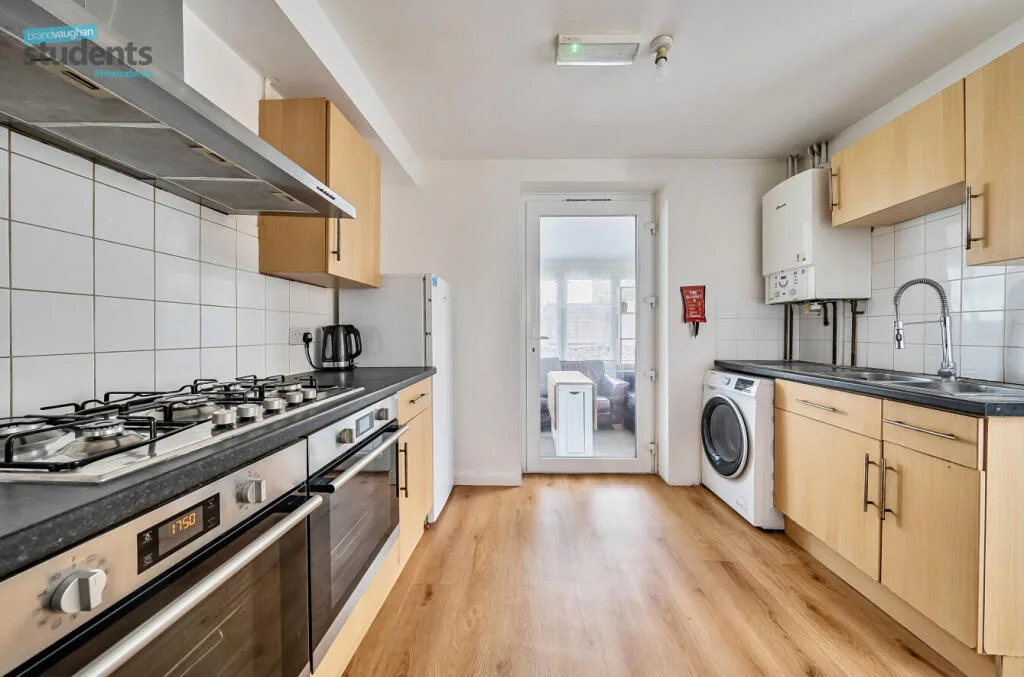7 bedroom terraced house for rent