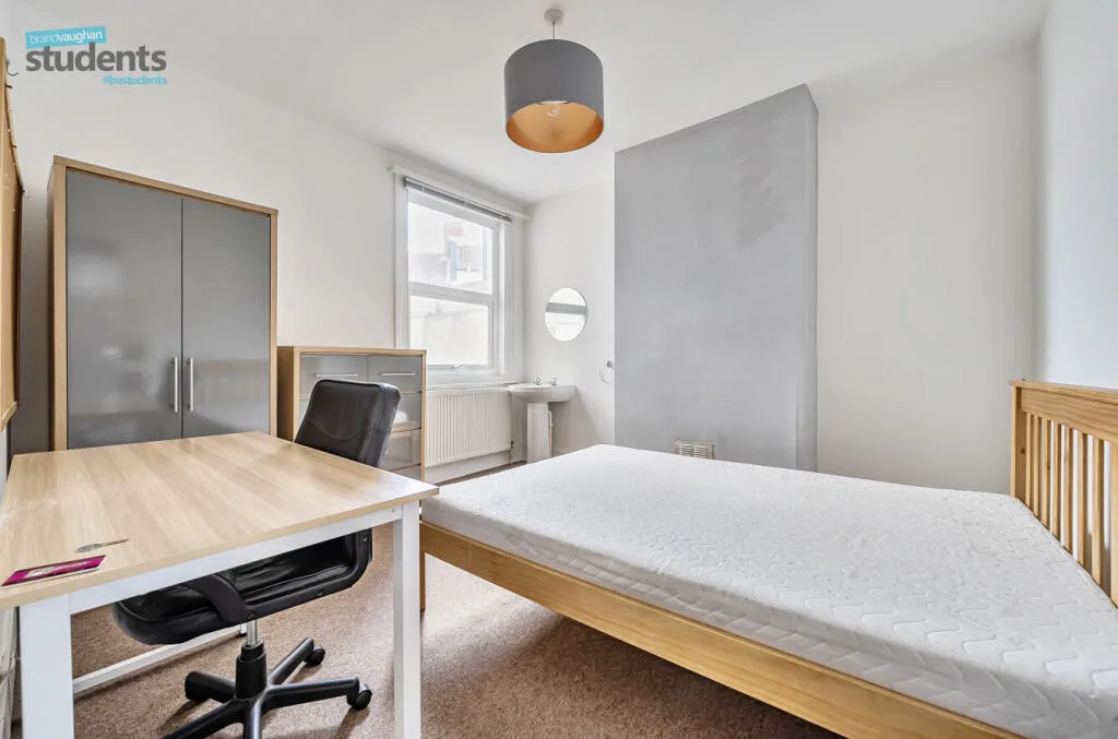 7 bedroom terraced house for rent