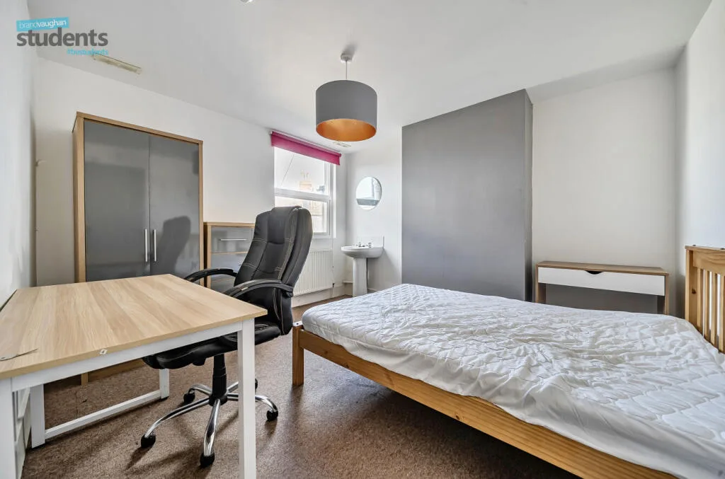 7 bedroom terraced house for rent