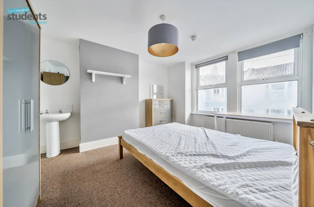 7 bedroom terraced house for rent