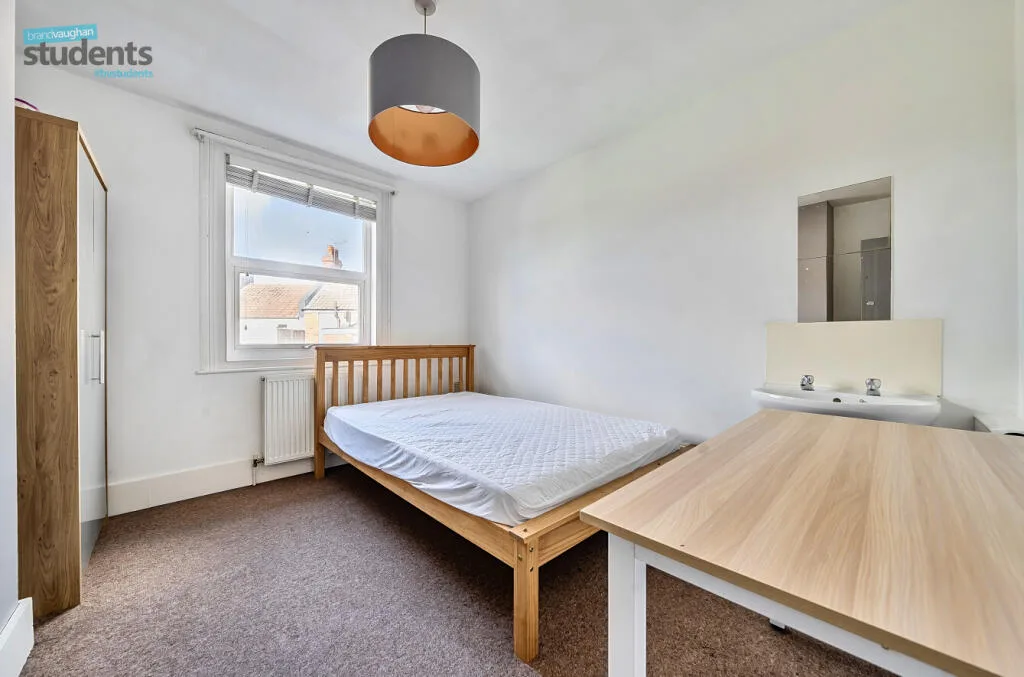 7 bedroom terraced house for rent